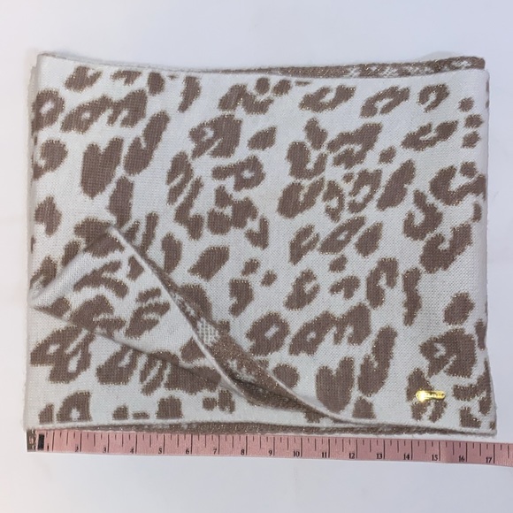 Calvin Klein Knit Leopard Print Infinity Scarf - Picture 4 of 5